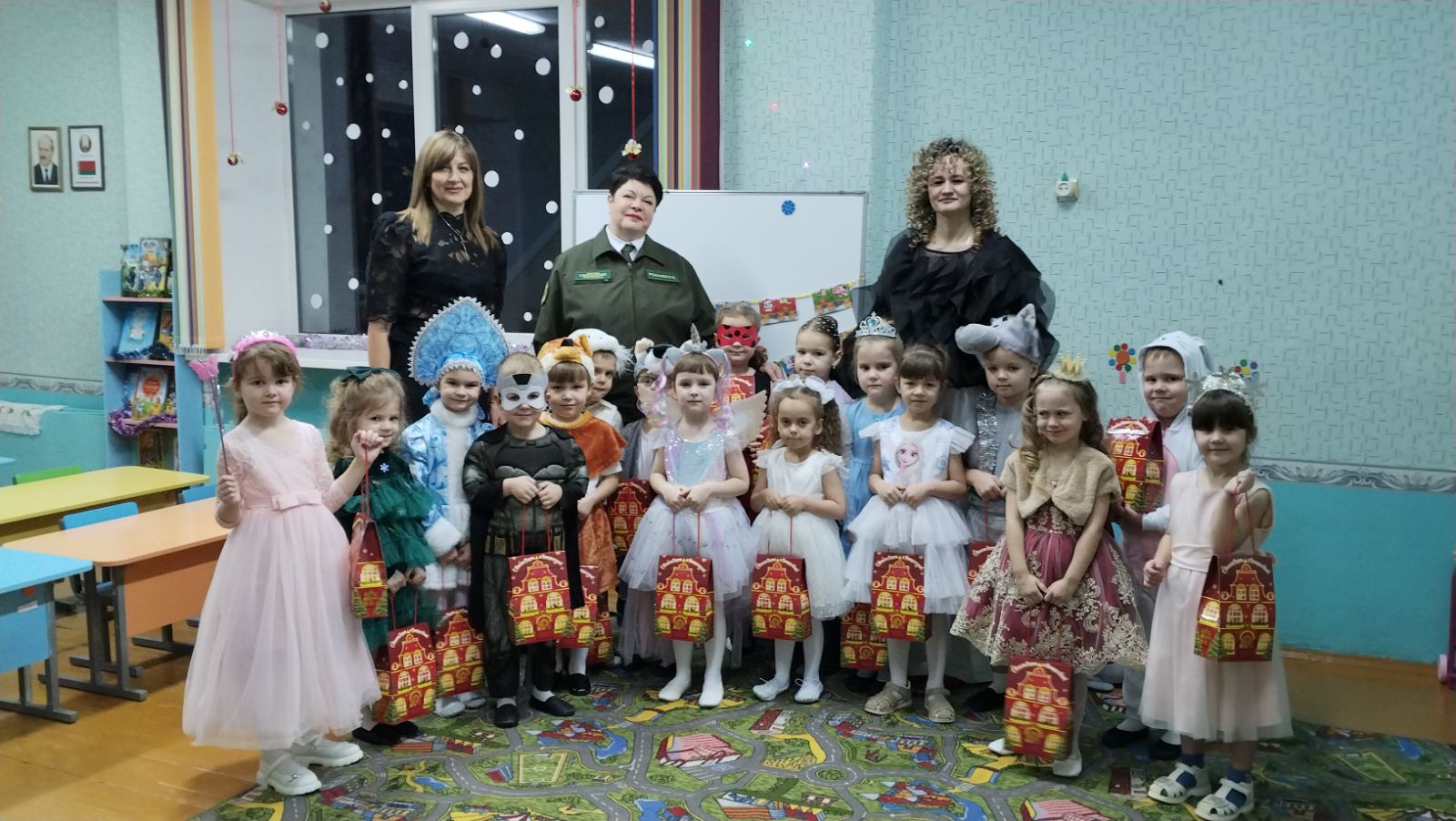 ПОЗДРАВЛЕНИЯ И ПОДАРКИ