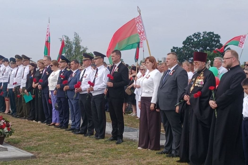 ЗЯМЛЯ ПАД БЕЛЫМI КРЫЛАМI