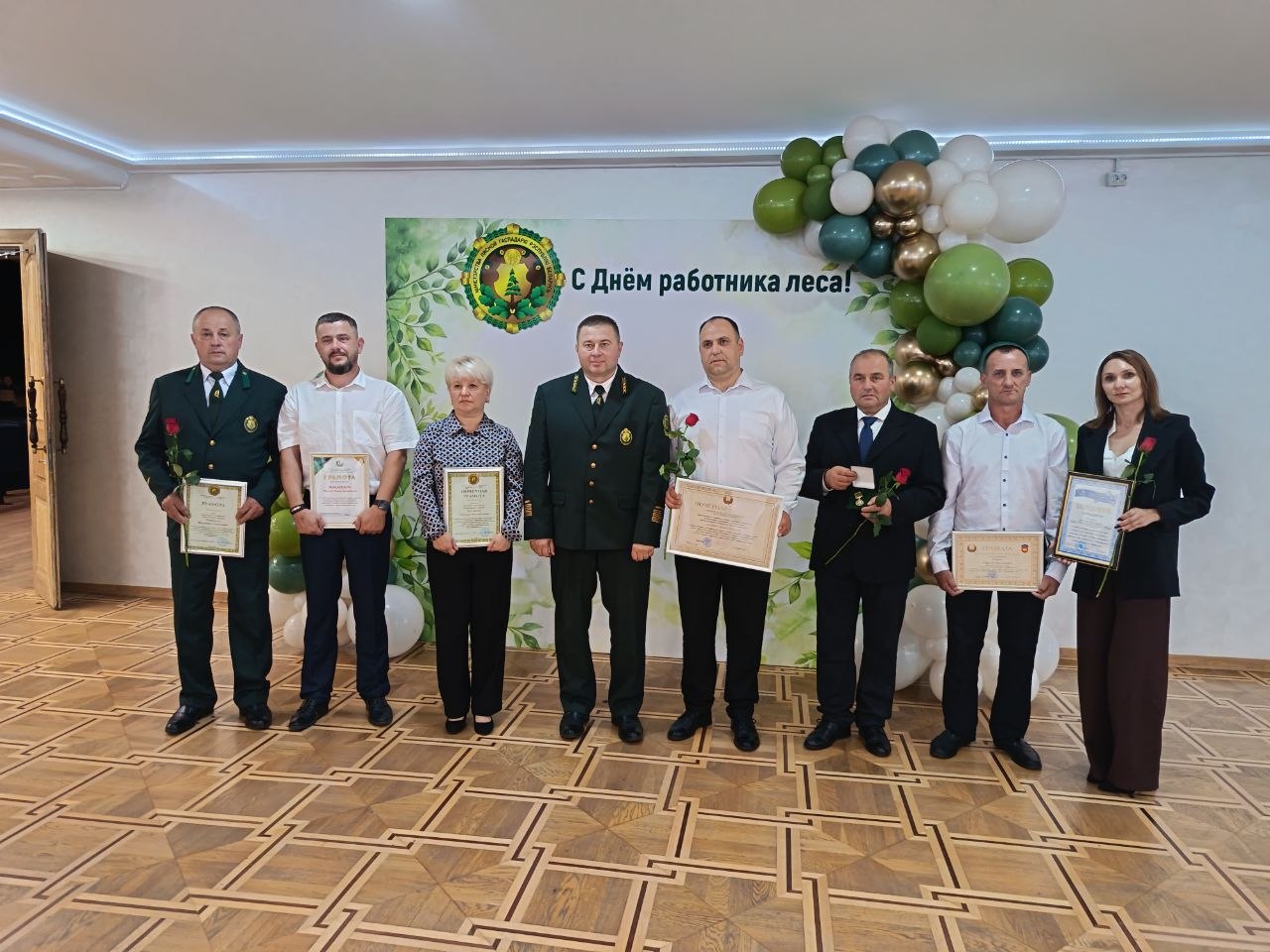 С ДНЕМ работников леса